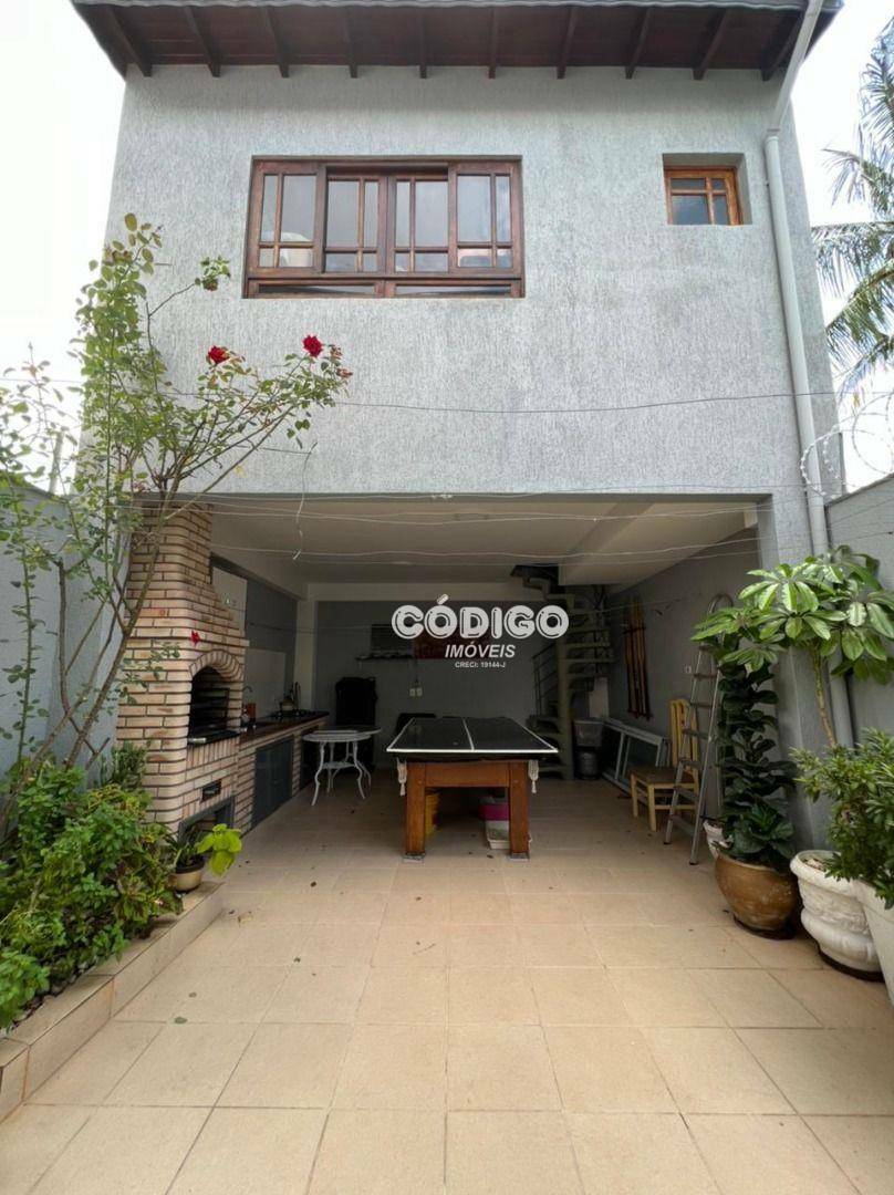 Sobrado à venda com 2 quartos, 236m² - Foto 2