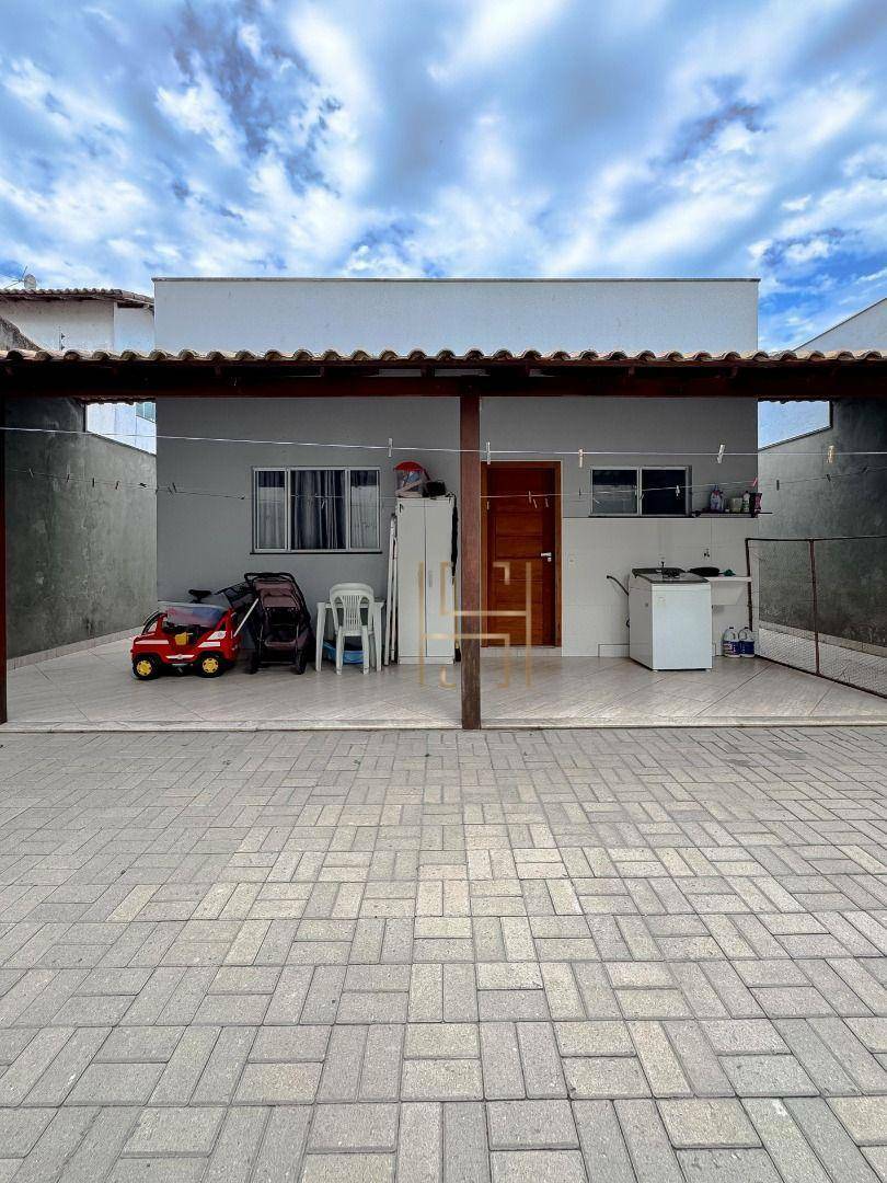 Casa à venda com 2 quartos, 125m² - Foto 1