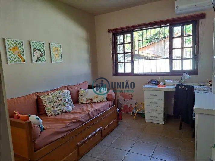 Casa de Condomínio à venda com 4 quartos, 270m² - Foto 8