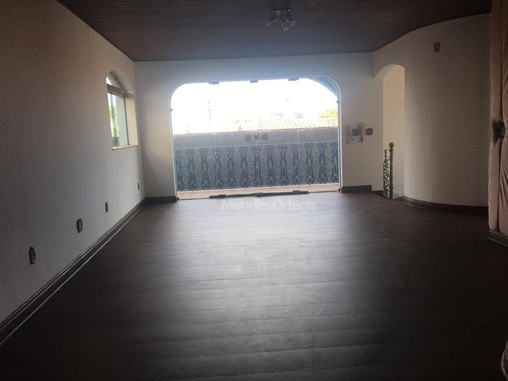 Casa para alugar com 3 quartos, 400m² - Foto 3