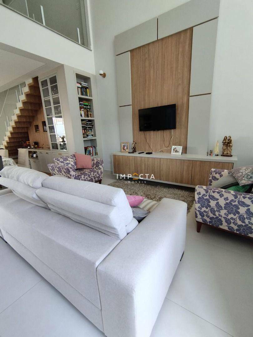 Casa à venda com 3 quartos, 239m² - Foto 4