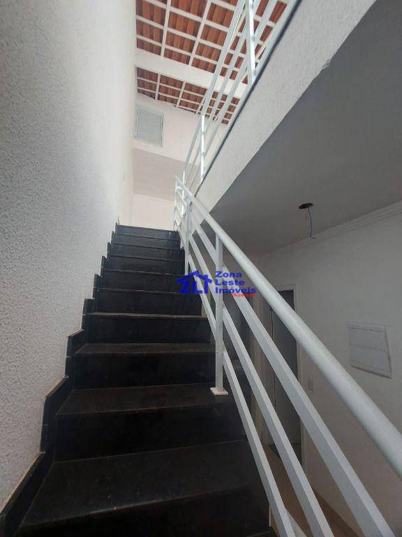 Sobrado à venda com 3 quartos, 200m² - Foto 1