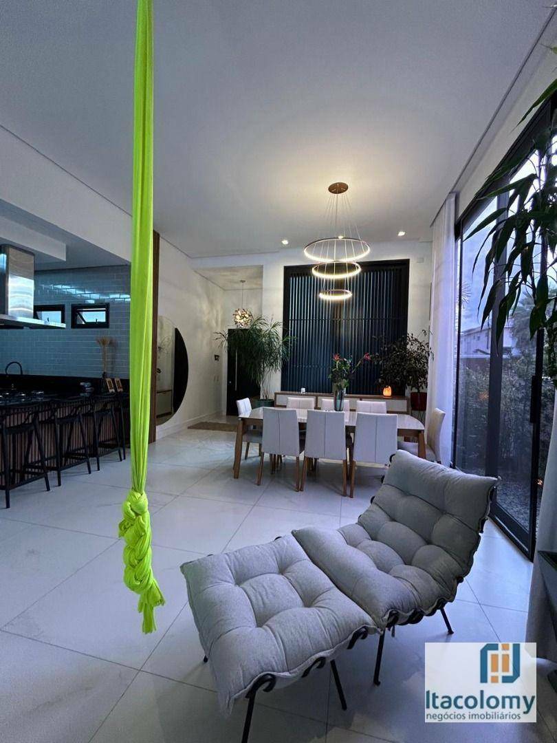 Casa de Condomínio à venda com 3 quartos, 220m² - Foto 3