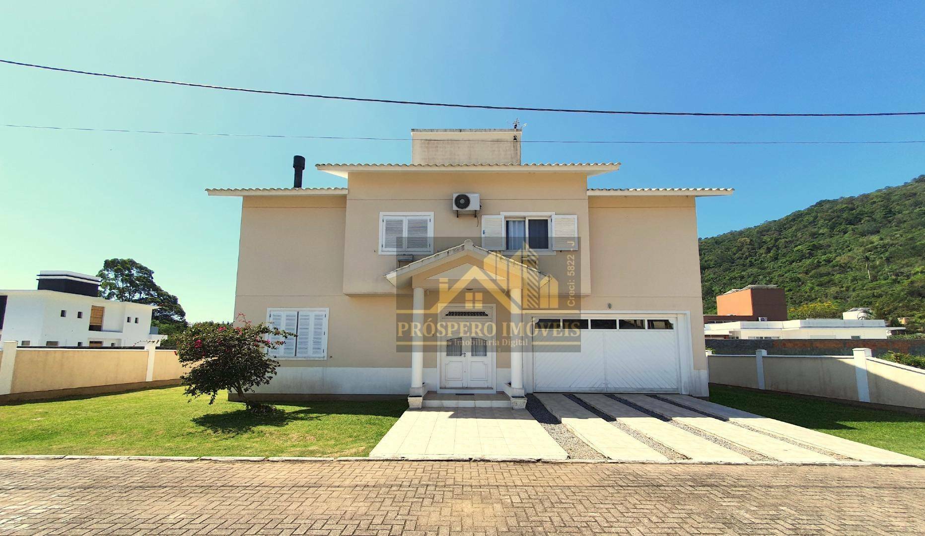 Casa à venda e aluguel com 5 quartos, 304m² - Foto 1