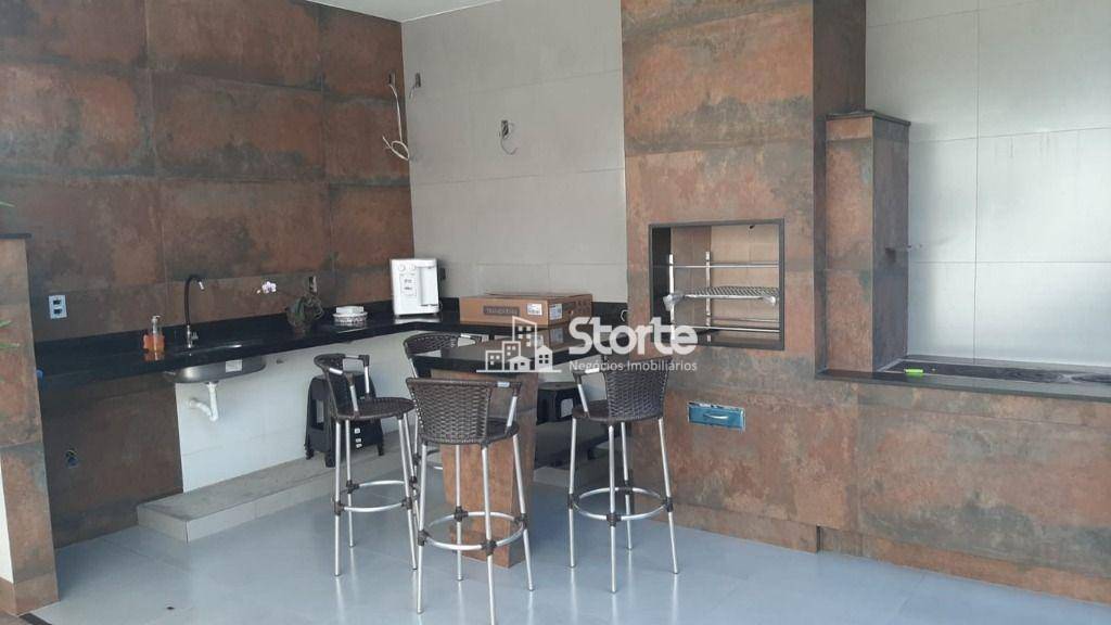 Casa à venda com 4 quartos, 280m² - Foto 1