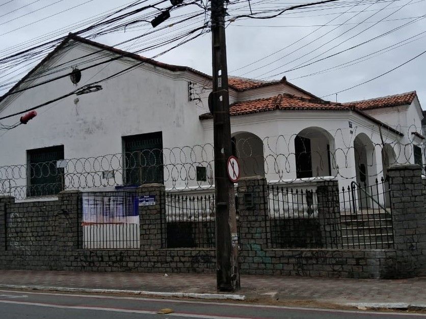 Casa para alugar com 3 quartos, 246m² - Foto 1