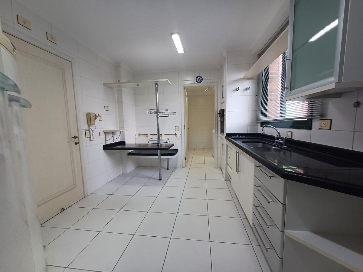 Apartamento à venda com 3 quartos, 150m² - Foto 19