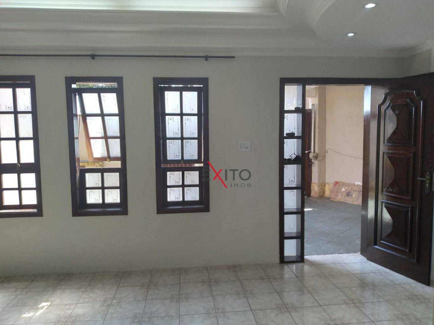 Casa à venda com 2 quartos, 161m² - Foto 2