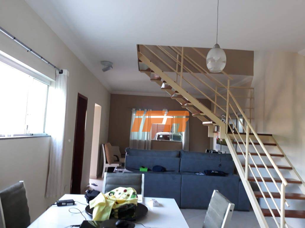 Sobrado à venda com 2 quartos, 139m² - Foto 1