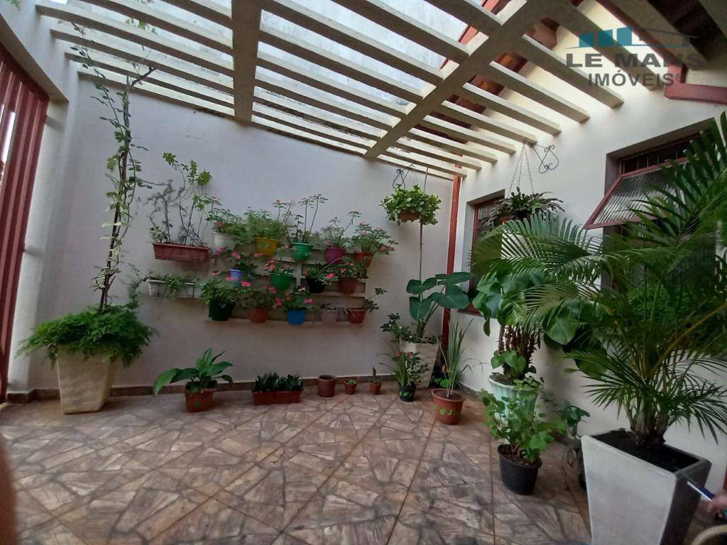 Casa à venda com 3 quartos, 142m² - Foto 2