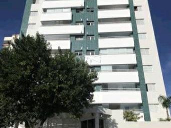 Apartamento à venda com 2 quartos, 70m² - Foto 2