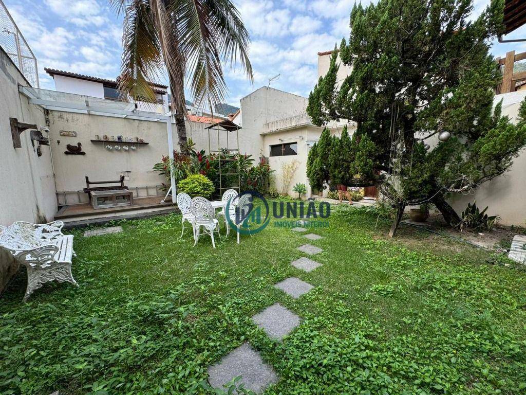 Casa à venda com 4 quartos, 300m² - Foto 2