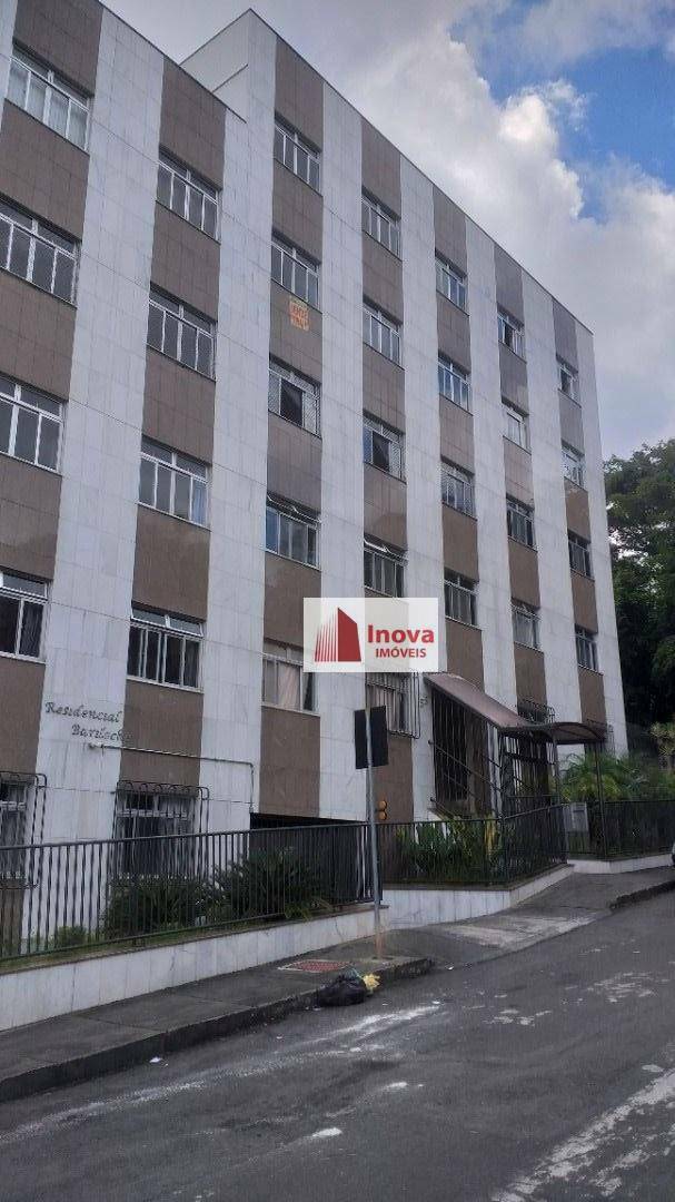 Apartamento à venda com 2 quartos, 70m² - Foto 2