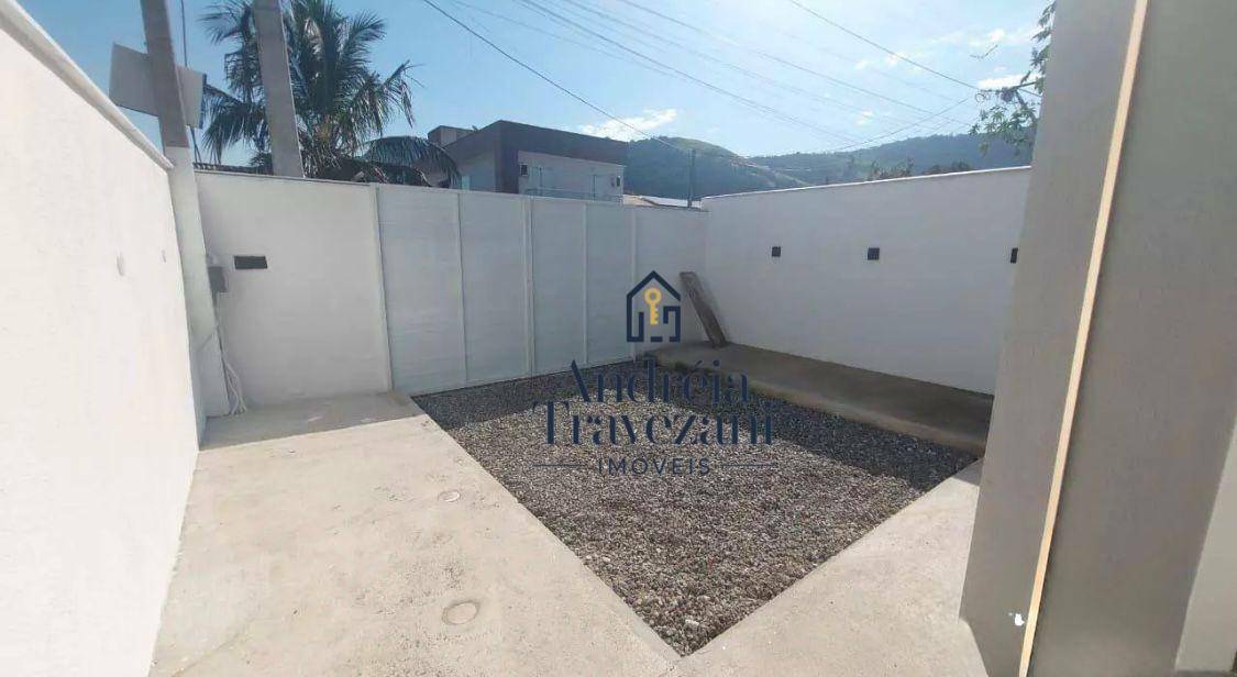 Casa à venda com 2 quartos, 66m² - Foto 12