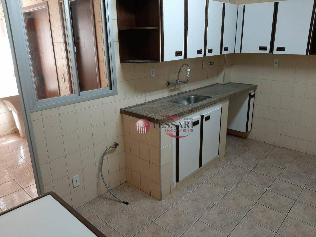 Apartamento à venda com 3 quartos, 180m² - Foto 4