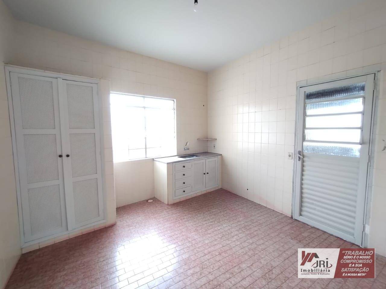 Casa para alugar com 3 quartos, 200m² - Foto 8