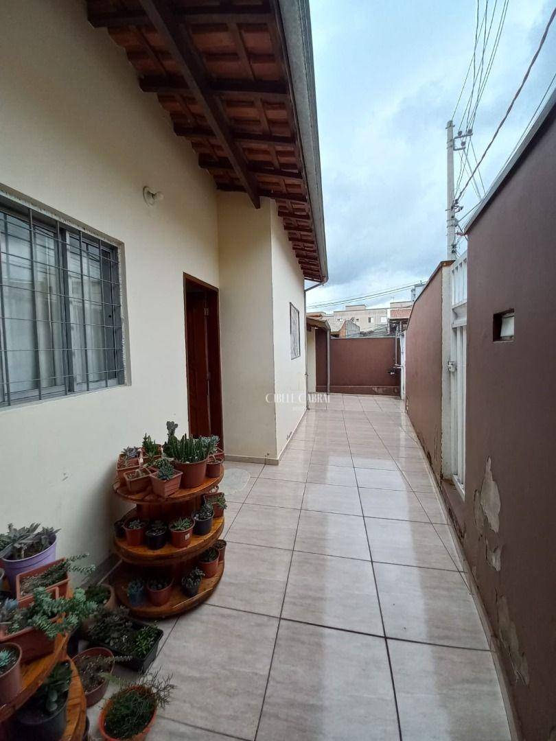 Casa à venda com 2 quartos, 82m² - Foto 1