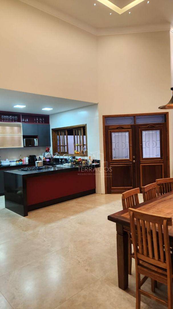 Casa à venda e aluguel com 3 quartos, 250m² - Foto 4