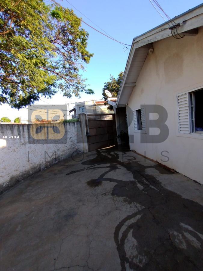 Casa à venda com 3 quartos, 200m² - Foto 2