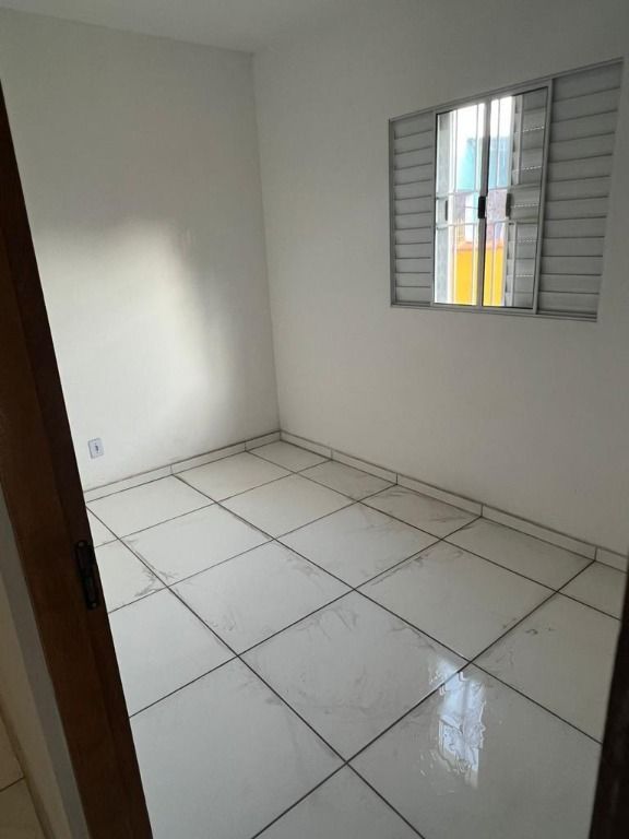 Sobrado à venda com 4 quartos, 212m² - Foto 2