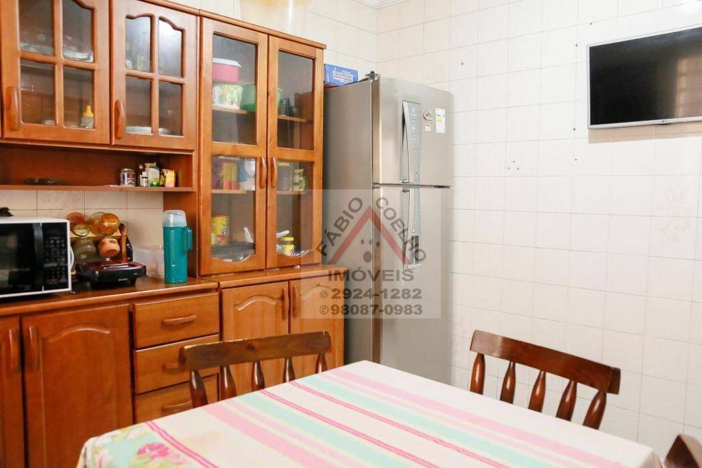 Casa à venda com 3 quartos, 64m² - Foto 2