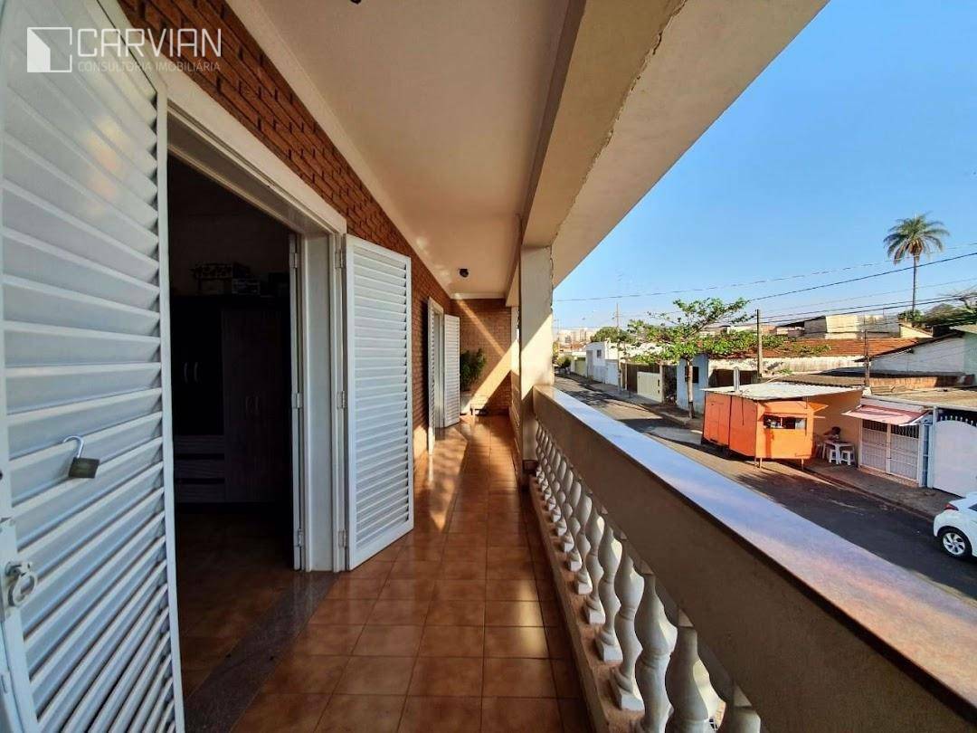 Casa à venda com 4 quartos, 290m² - Foto 1