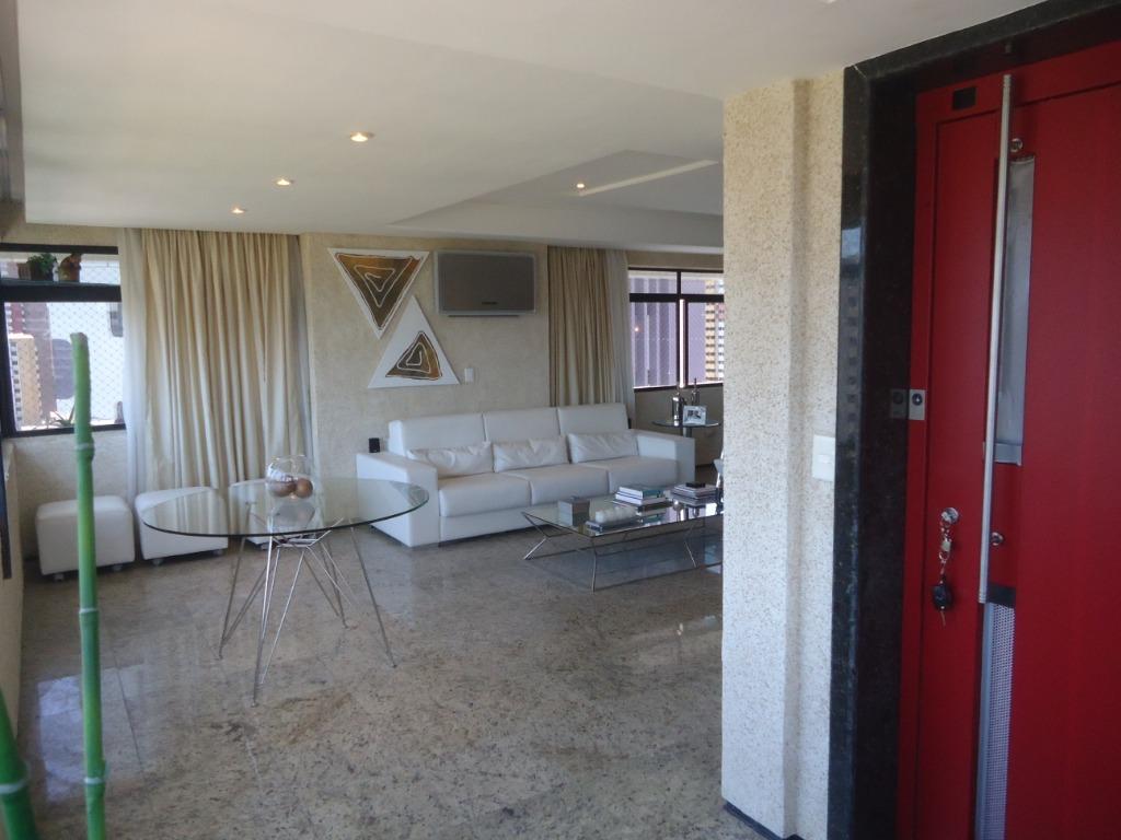 Apartamento à venda com 3 quartos, 177m² - Foto 2