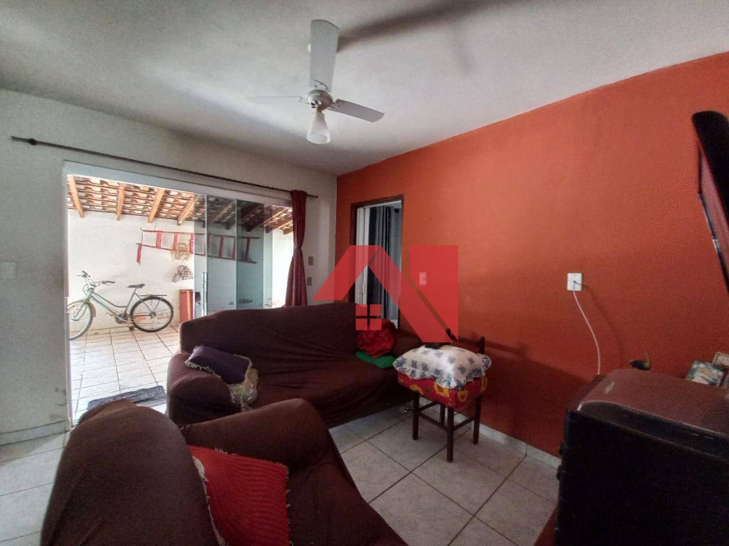 Casa à venda com 3 quartos, 90m² - Foto 1