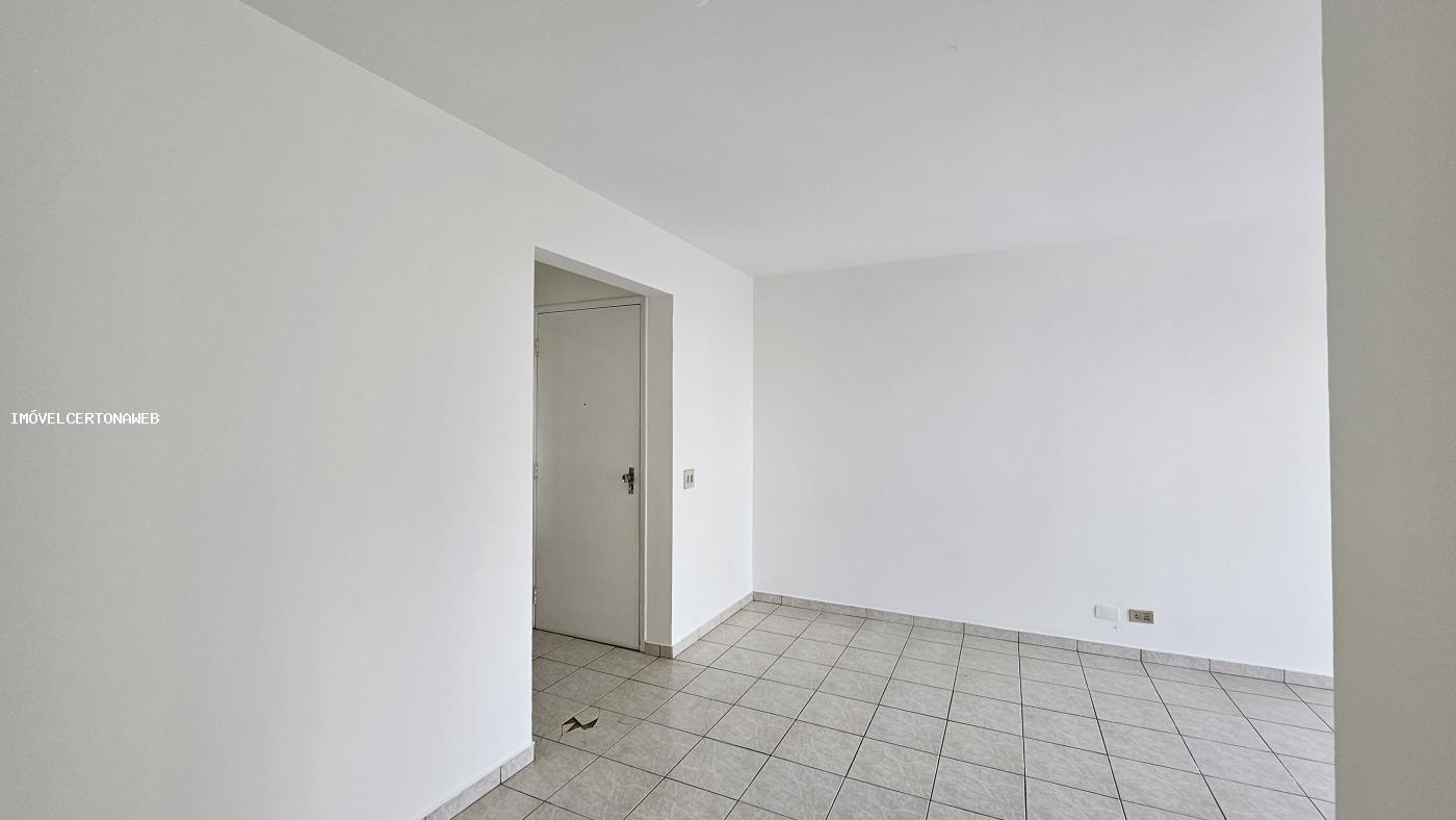 Apartamento à venda com 3 quartos, 74m² - Foto 4