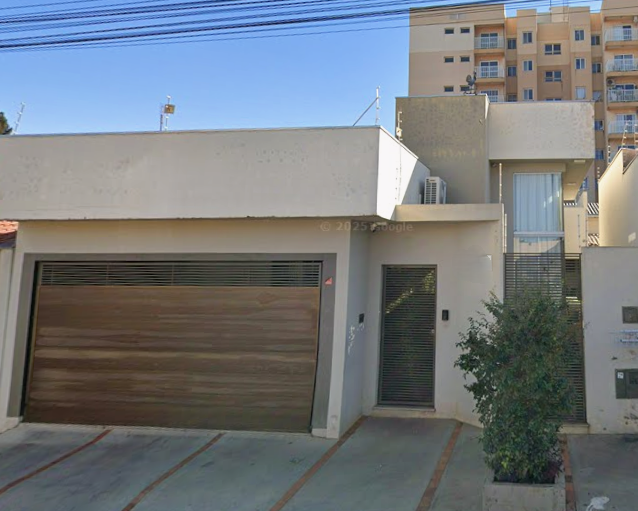 Casa à venda com 3 quartos, 200m² - Foto 1