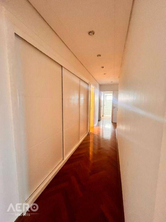 Apartamento para alugar com 4 quartos, 412m² - Foto 6