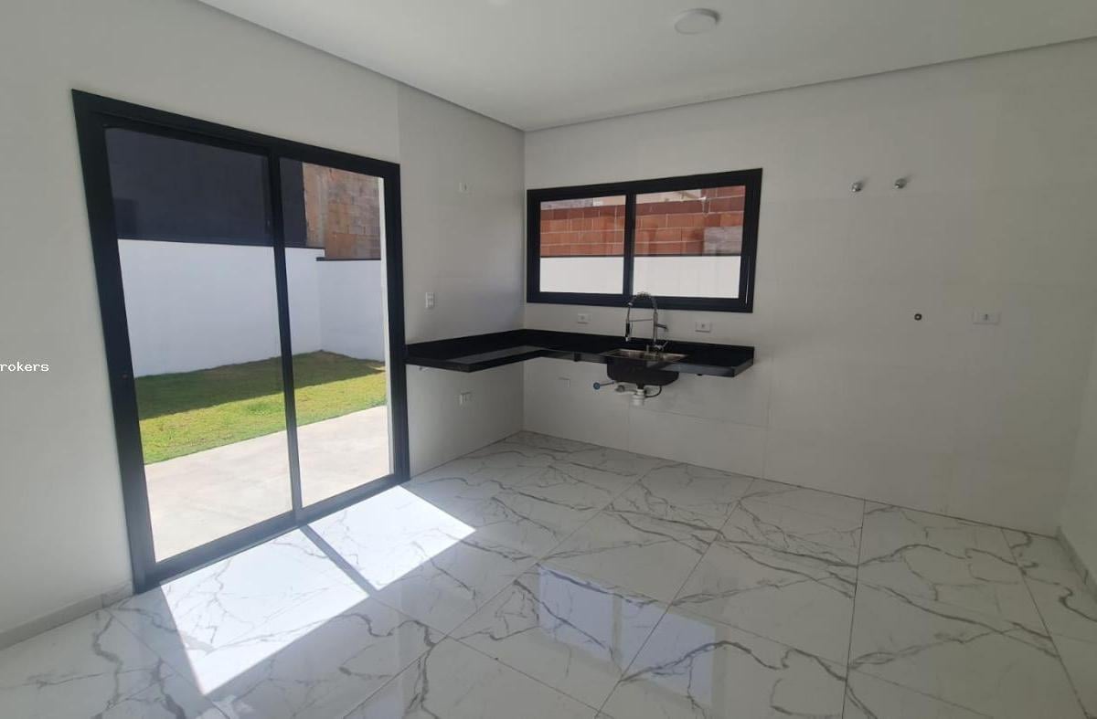 Sobrado à venda com 3 quartos, 300m² - Foto 3