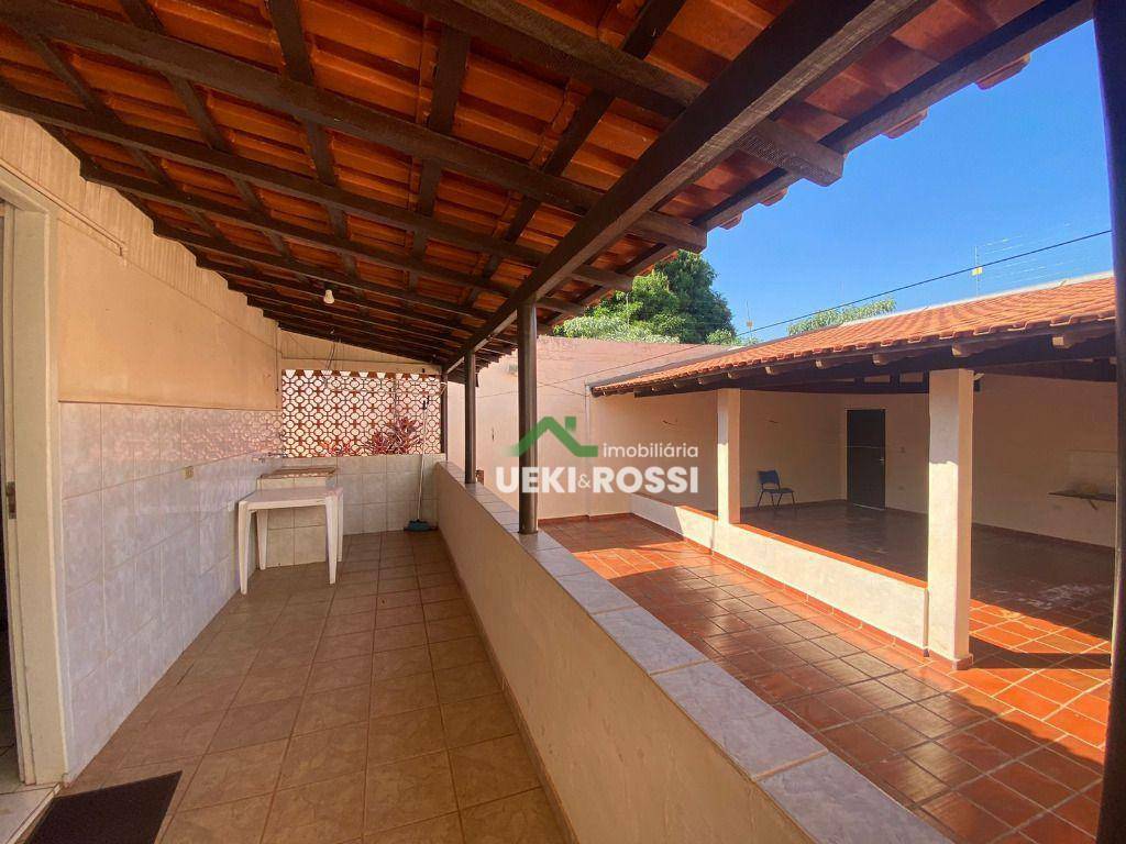 Casa à venda com 4 quartos, 185m² - Foto 3