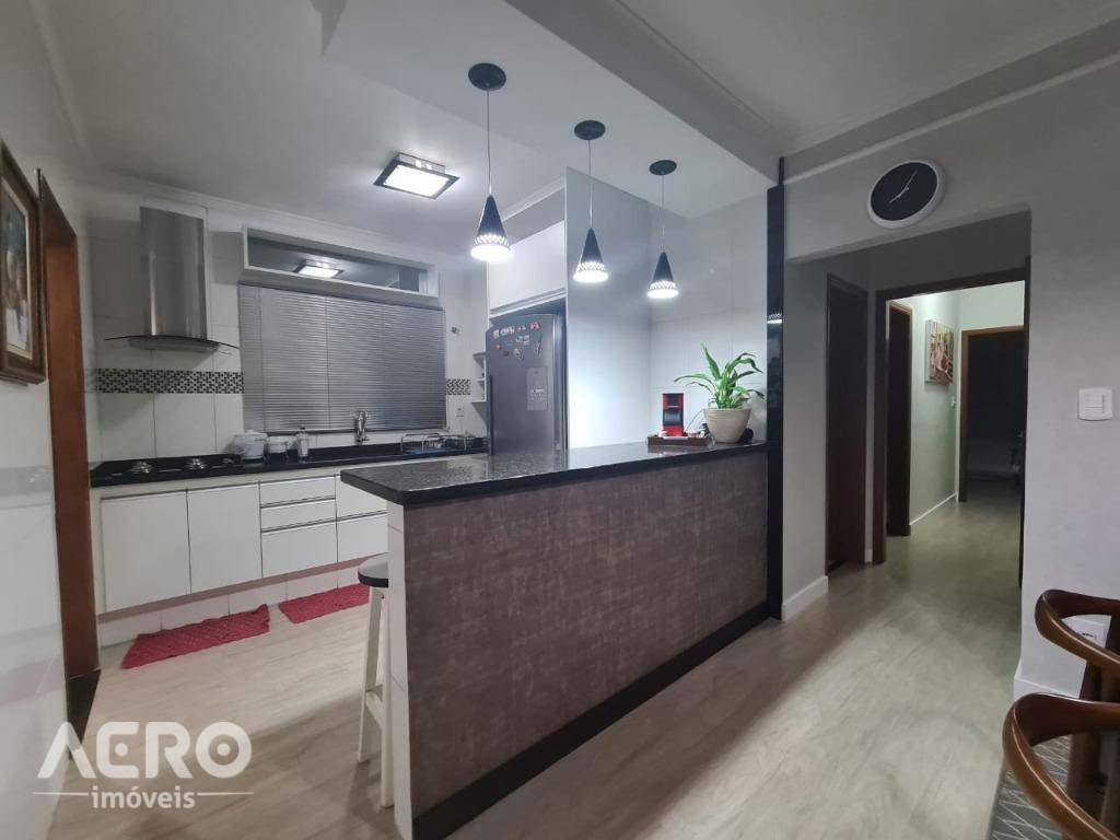 Casa à venda com 3 quartos, 205m² - Foto 14