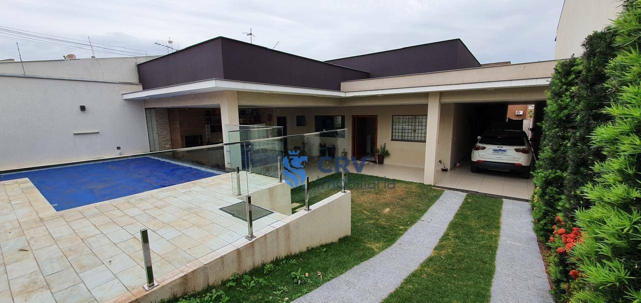 Casa à venda e aluguel com 3 quartos, 205m² - Foto 1