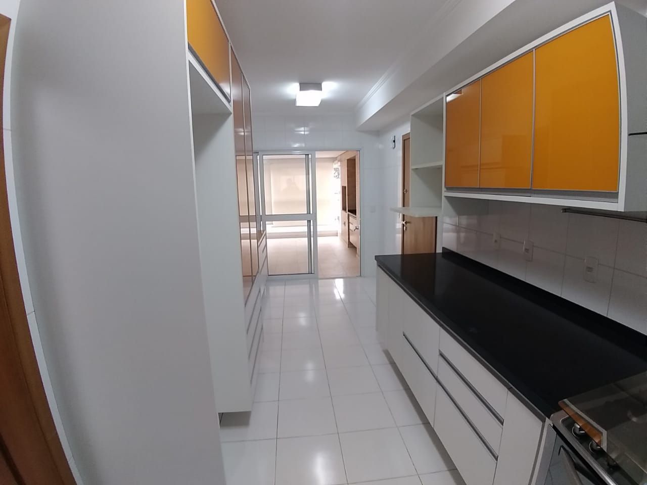 Apartamento à venda com 4 quartos, 245m² - Foto 2