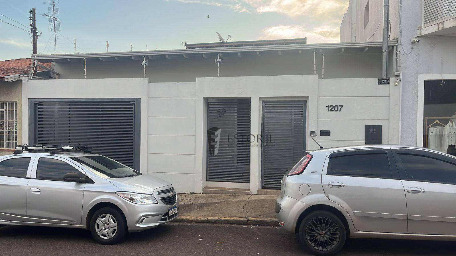 Casa à venda com 3 quartos, 200m² - Foto 2