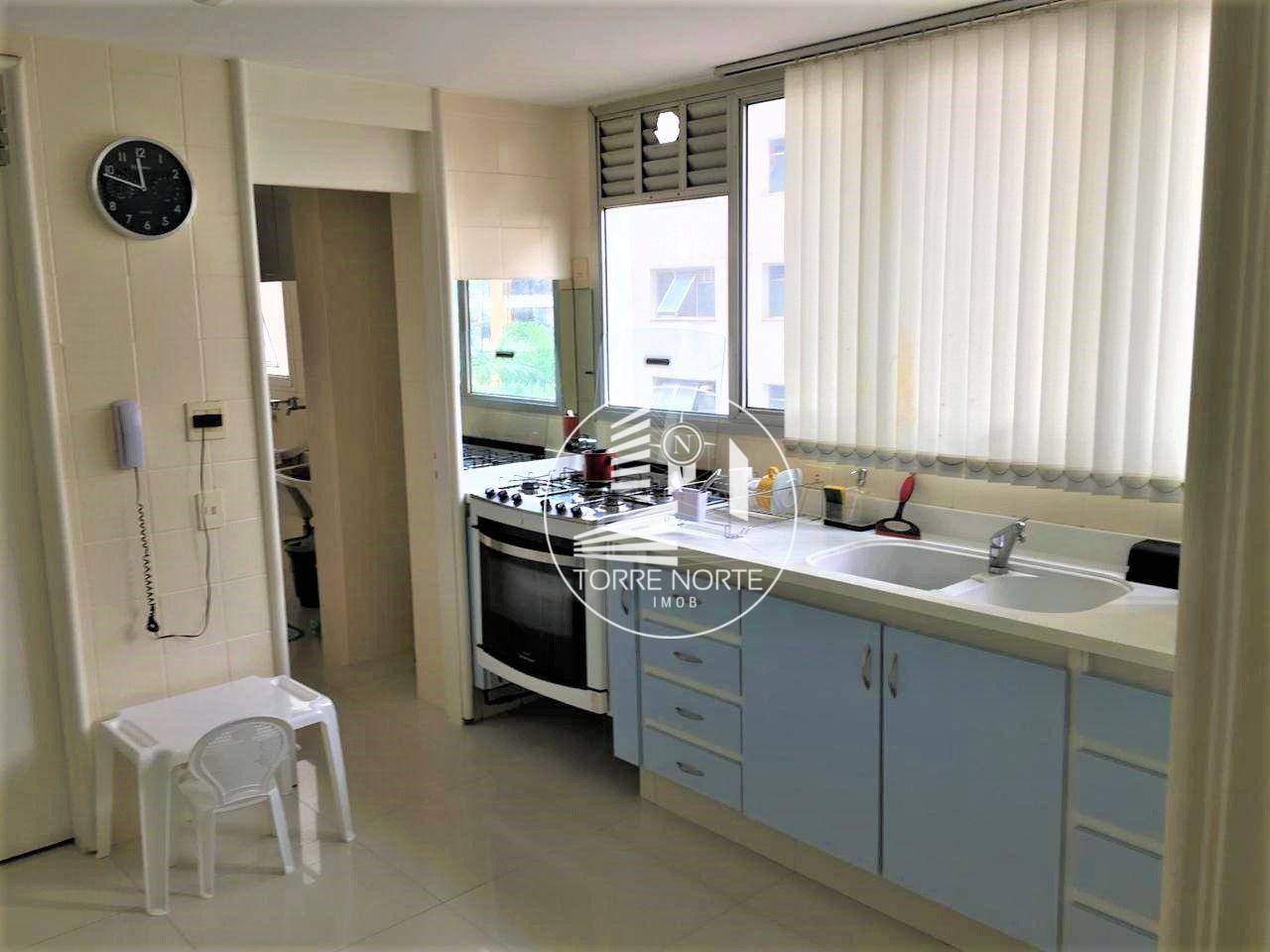 Apartamento à venda com 4 quartos, 220m² - Foto 11