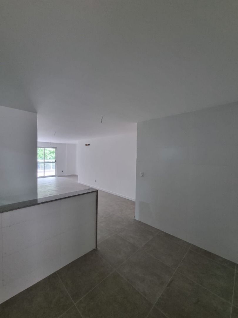 Apartamento à venda com 3 quartos, 100m² - Foto 2