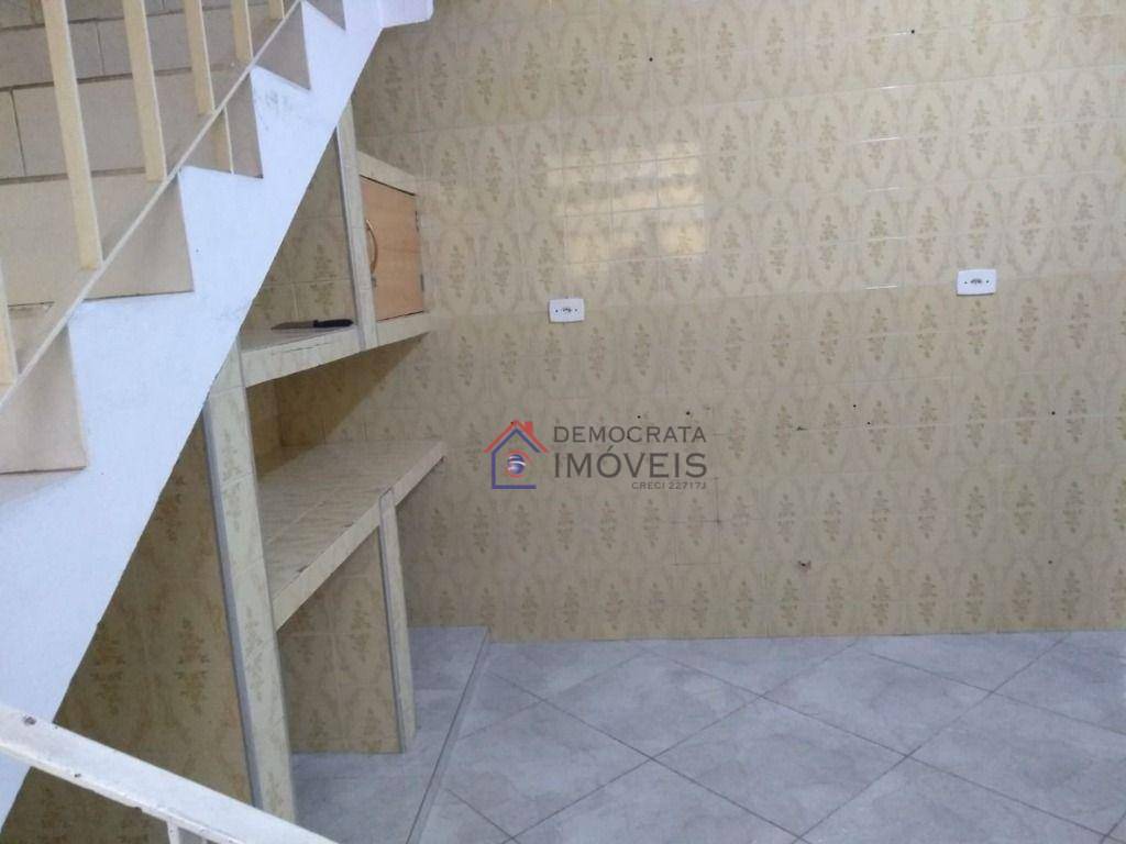 Sobrado à venda com 3 quartos, 150m² - Foto 4