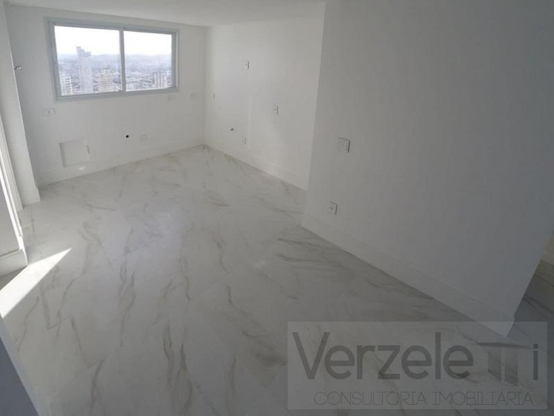 Apartamento à venda com 3 quartos, 151m² - Foto 9