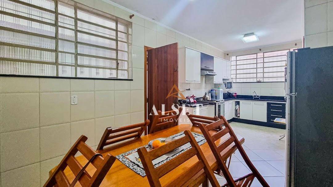 Sobrado à venda com 3 quartos, 220m² - Foto 32