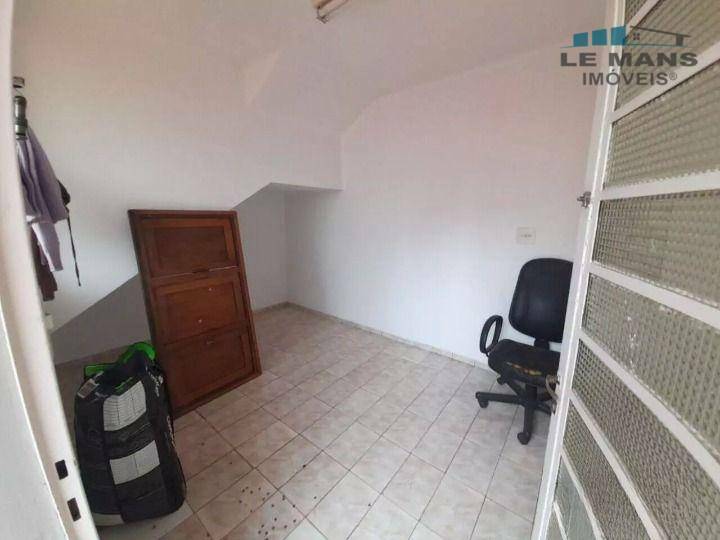 Casa para alugar com 4 quartos, 367m² - Foto 7