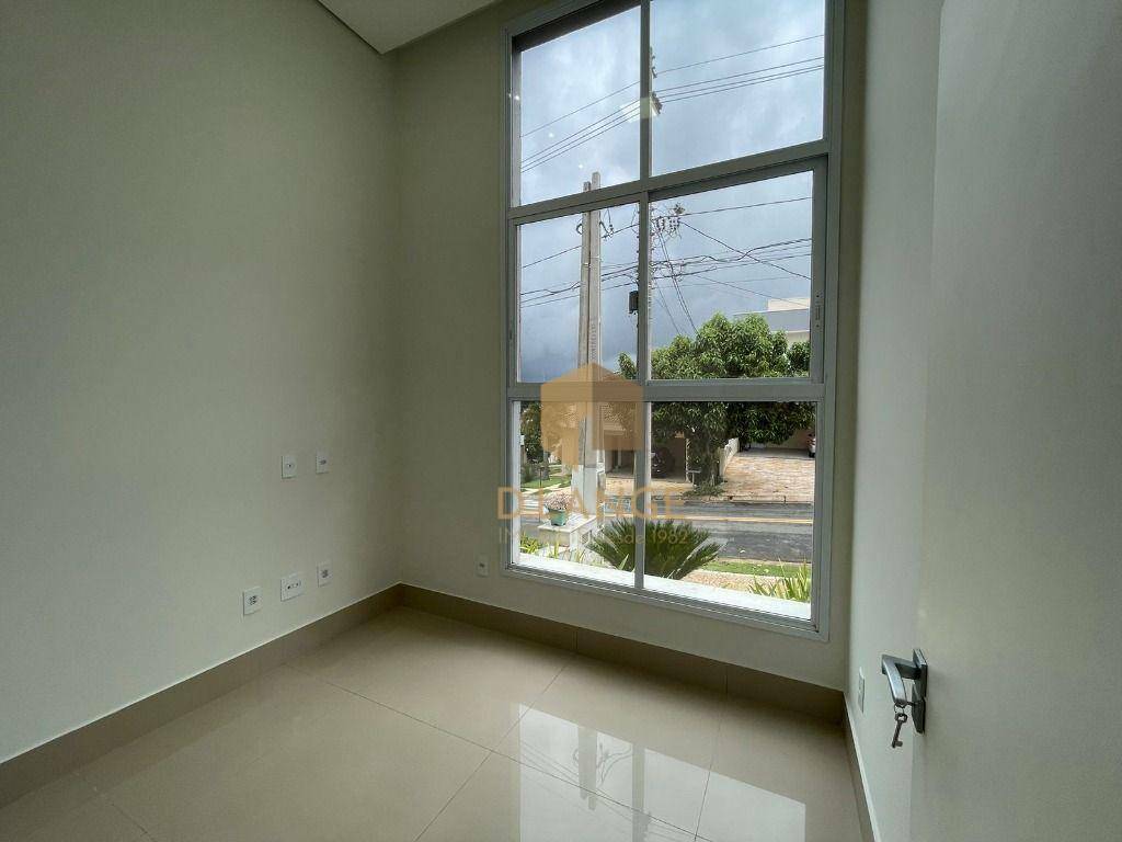 Casa de Condomínio para alugar com 3 quartos, 208m² - Foto 4