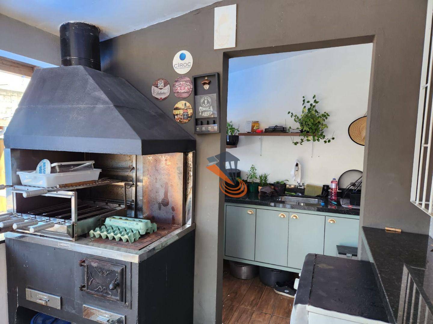 Casa à venda com 3 quartos, 184m² - Foto 2