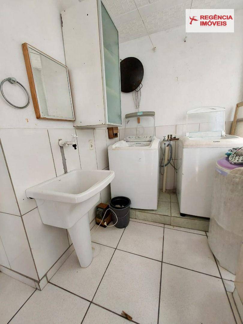 Casa à venda com 7 quartos, 300m² - Foto 24