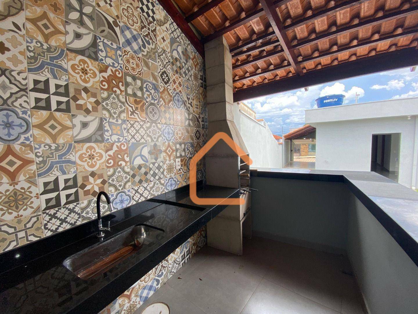 Casa à venda com 3 quartos, 145m² - Foto 1