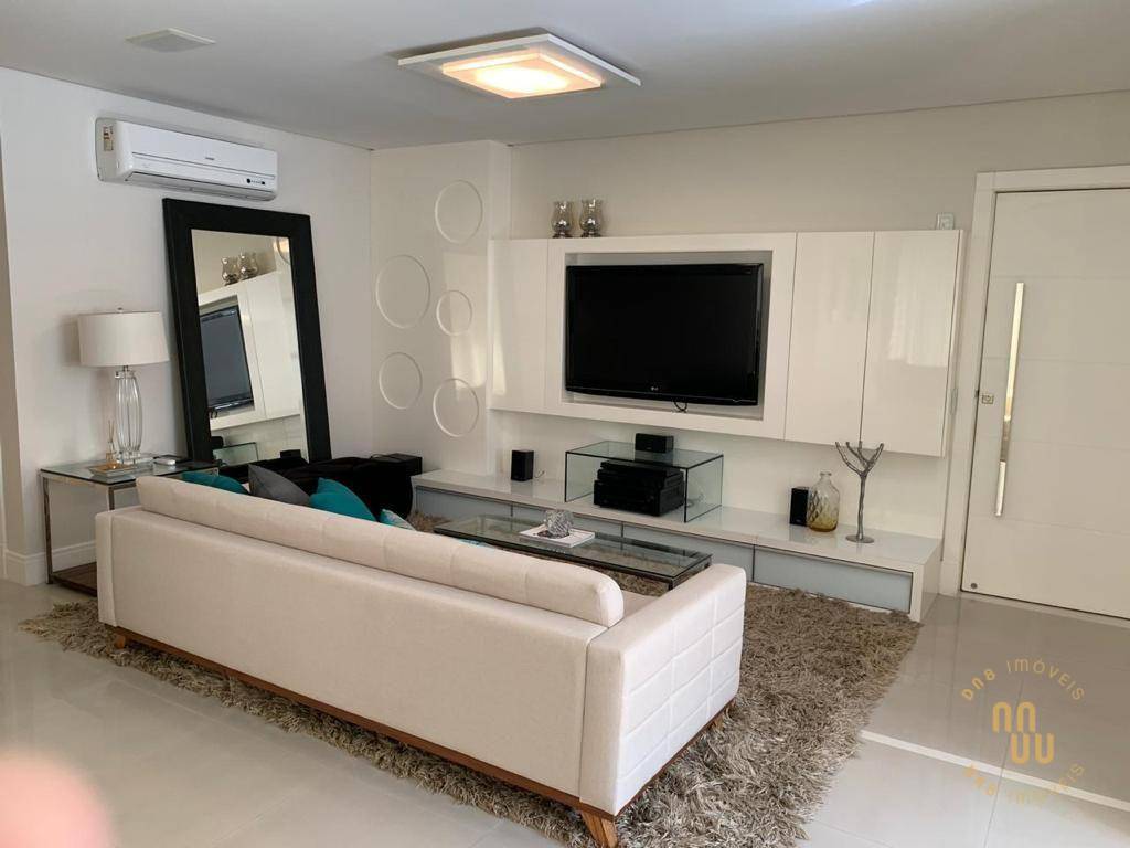 Apartamento à venda com 3 quartos, 130m² - Foto 2