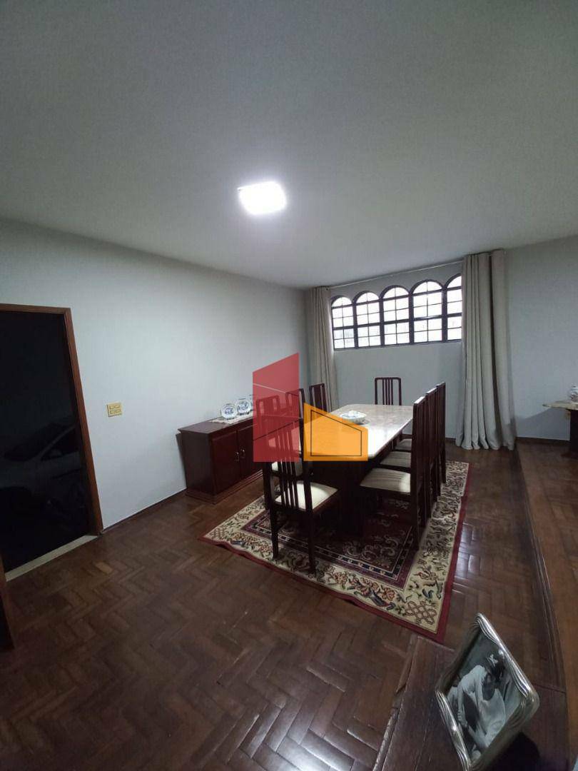 Casa à venda com 3 quartos, 253m² - Foto 4