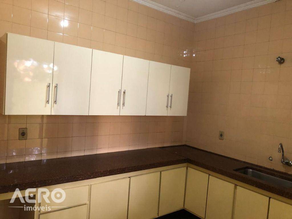 Casa à venda com 2 quartos, 170m² - Foto 8